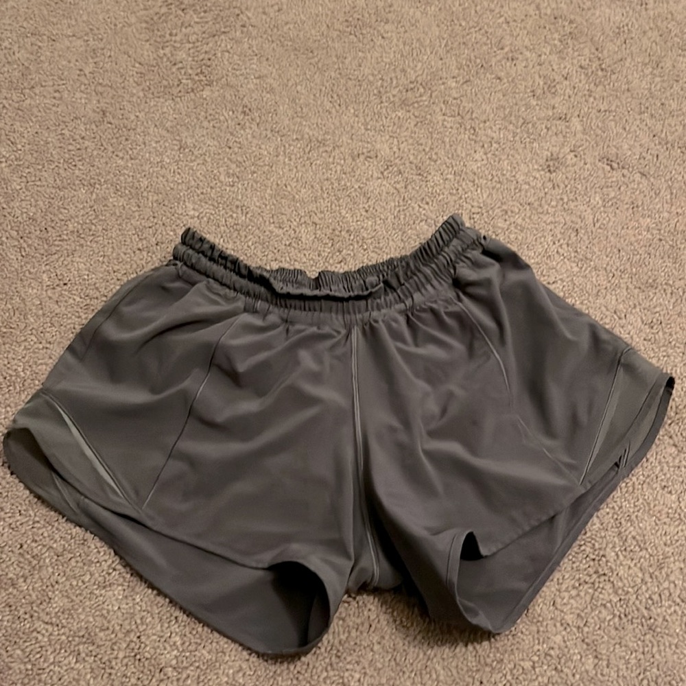 LuLu Hottie Hot 4’ short - Size 6, purple/grayish color